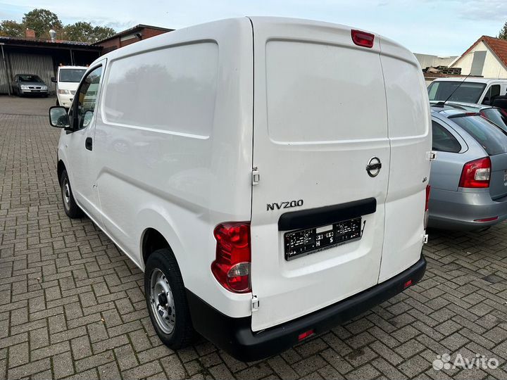 Запчасти б/у Nissan NV200