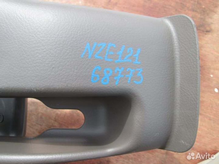 Кожух рулевой колонки Toyota Corolla NZE121 1NZ-FE