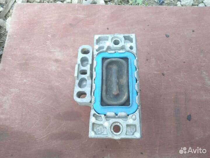 Подушка двигателя Volkswagen Golf Plus