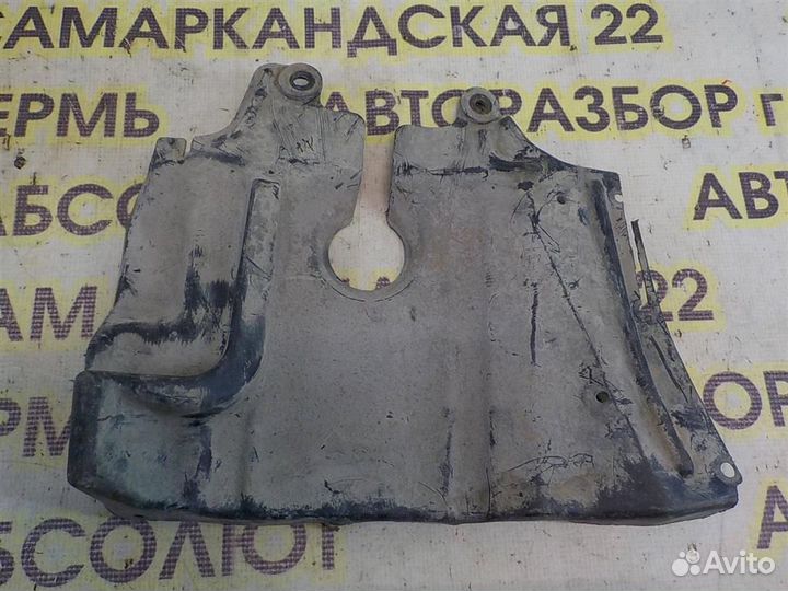 Пыльник двигателя боковой правый Mitsubishi Lance