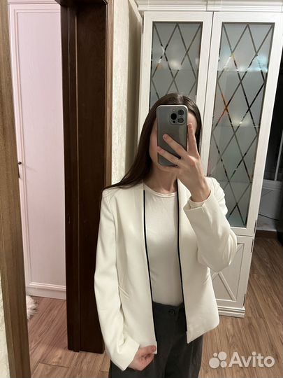 Белый пиджак mango