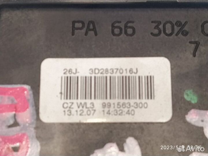 Замок двери пер. прав. Volkswagen Touareg 7L 03-10