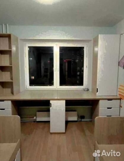 Рабочая зона в углу у окна