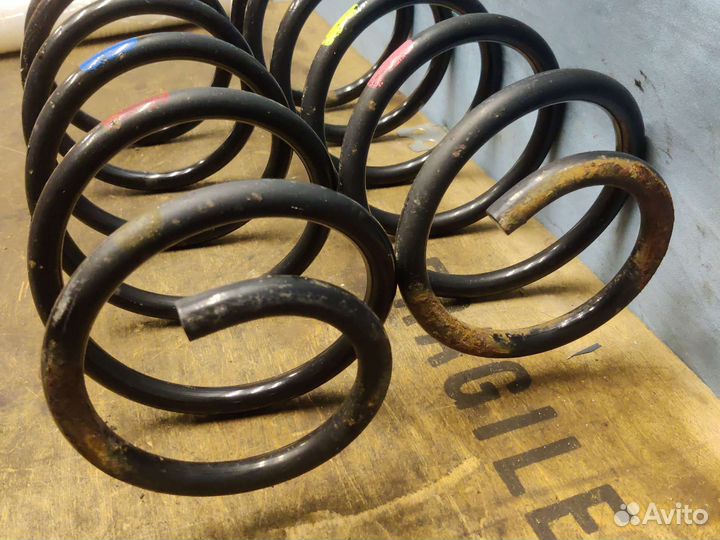 Пружины задние Toyota LC200 2016г 1vdftv