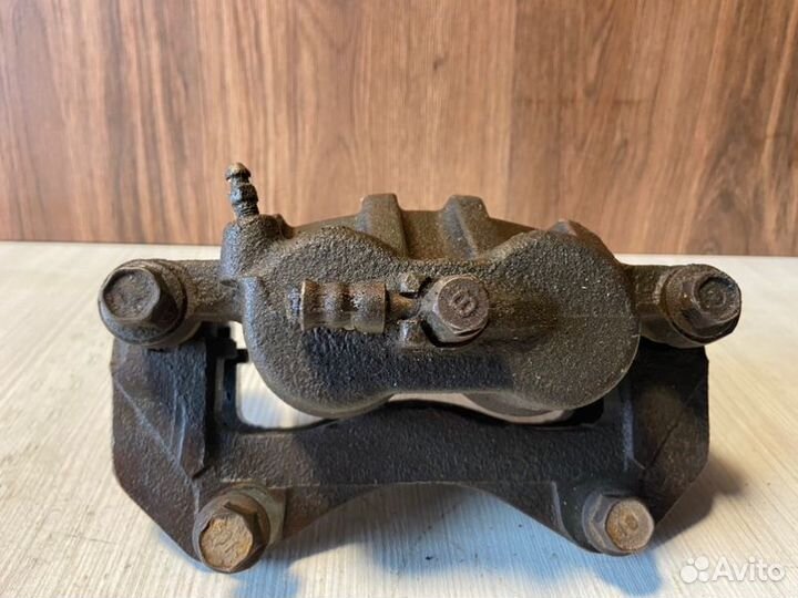 Суппорт передний левый Mitsubishi Outlander CU