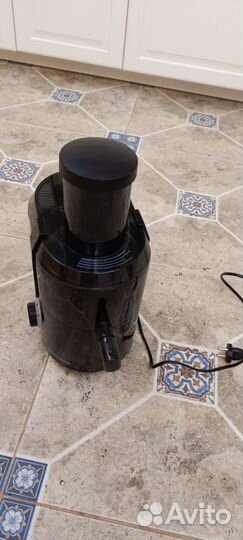 Соковыжималка центробежная Redmond RJ-916