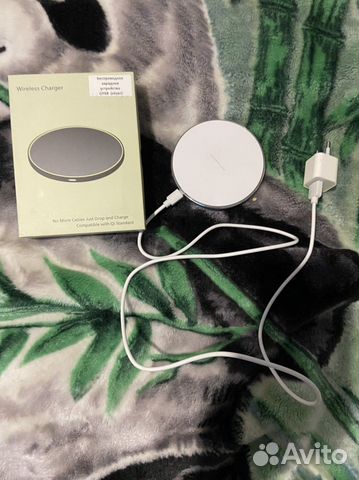 Зарядное устройство на iPhone безпроводное