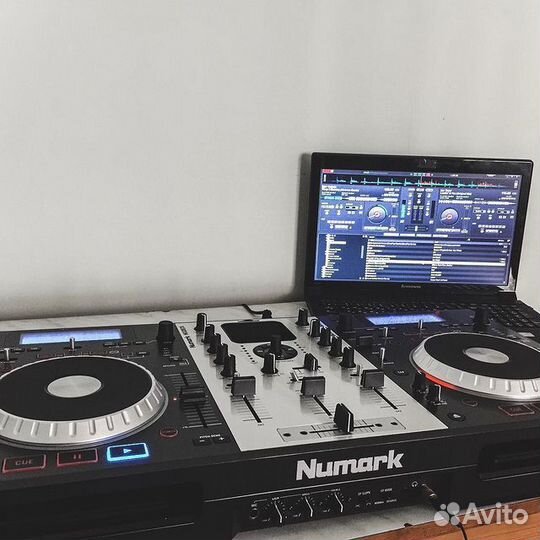 Dj контролер Numark Mixdeck