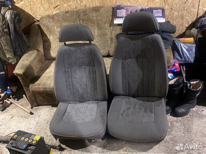 Передние сиденья газ 31105