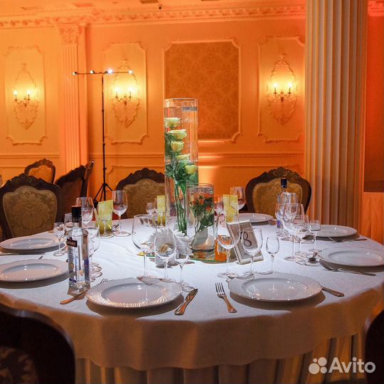 Световая стойка, подсветка столов на свадьбу