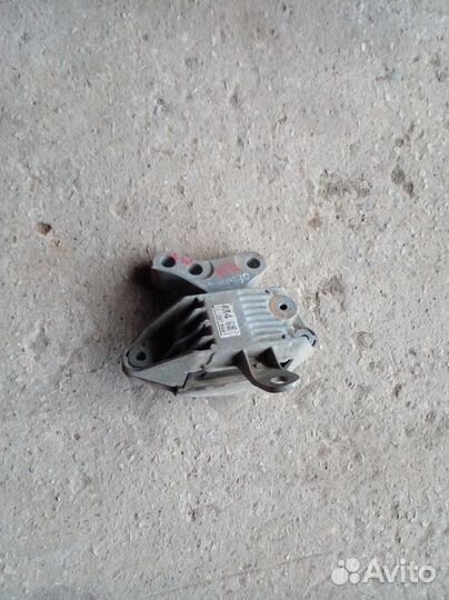 Опора двигателя правая Chevrolet Orlando 1.8 2012г