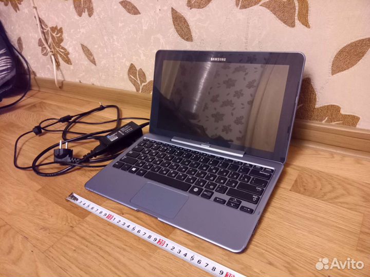 Планшет Samsung со съёмной клавиатурой