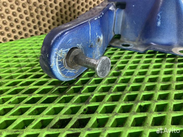 Кронштейн замка сидения з. п. Volkswagen Passat b3