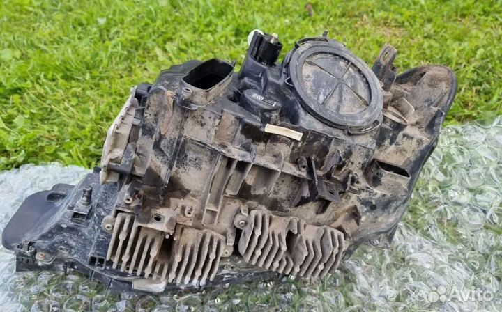 Фара правая BMW F30 дорестайл с лампами и блоками