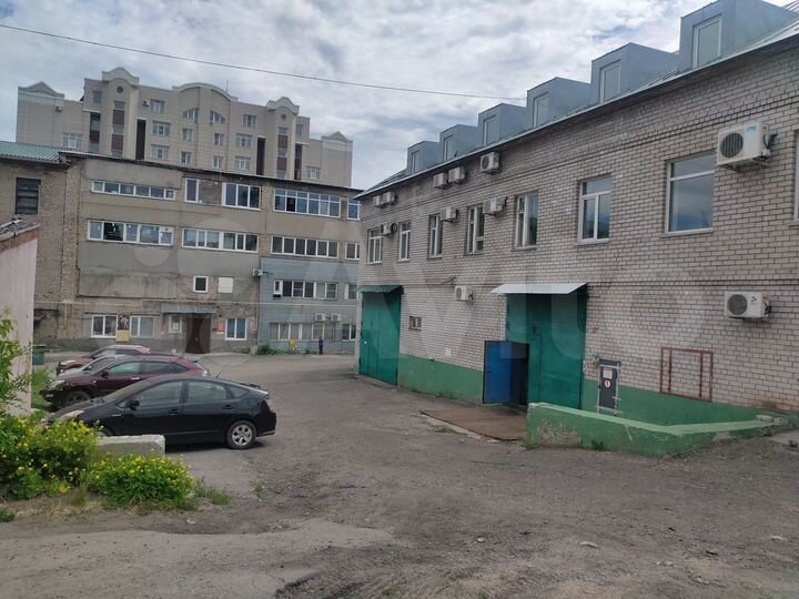 Здание в центре с арендаторами, 943.9 м²