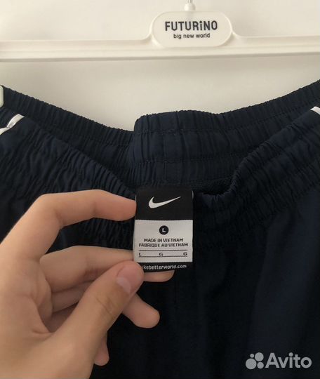 Нейлоновые шорты Nike L