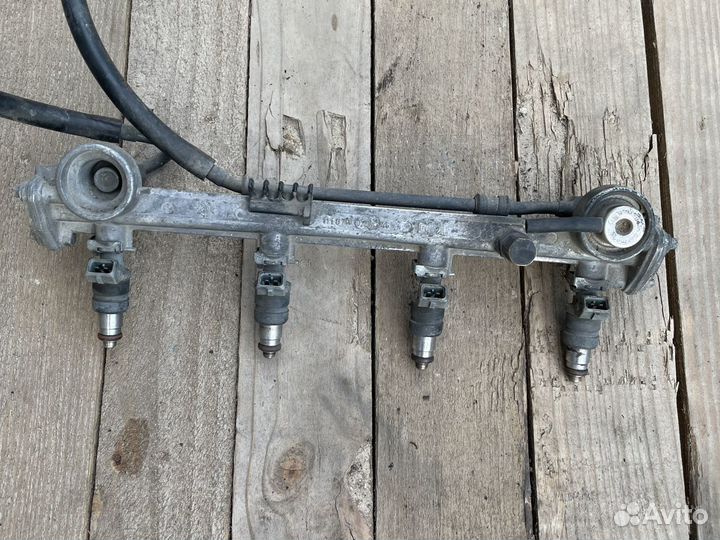 Топливная рампа с форсунками на w124 w202