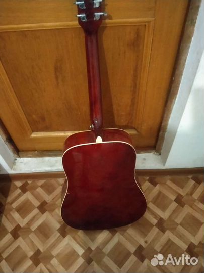 Акустическая гитара