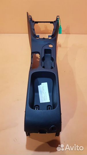 Центральный подлокотник на Peugeot 308