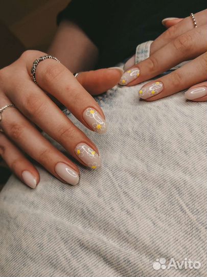 Маникюр с покрытием лаком