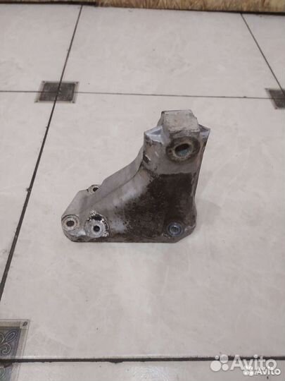 Кронштейн двигателя левый Mercedes-Benz W163