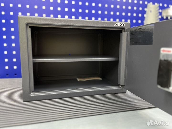 Сейф для денег и документов T-250 EL