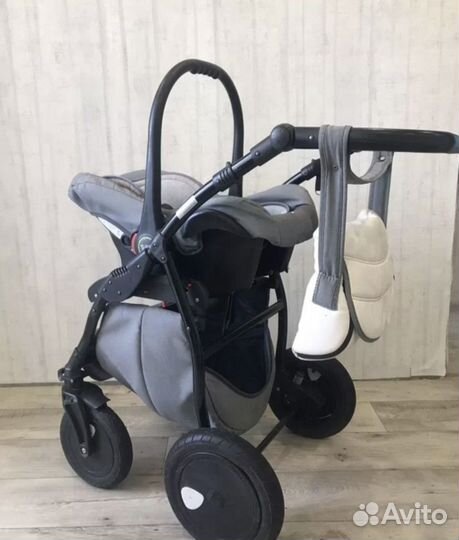 Коляска Zippy Classic 3 в 1