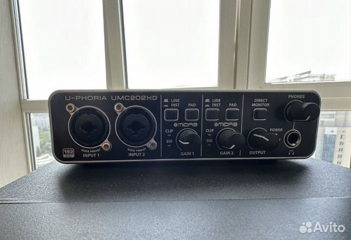 Звуковая карта Behringer umc202hd