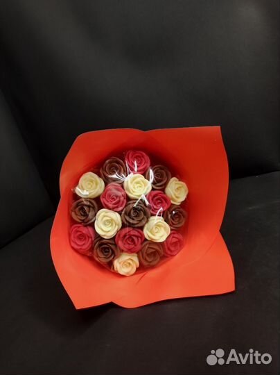 Букет -19 Роз из Настоящего, Бельгийского Шоколада