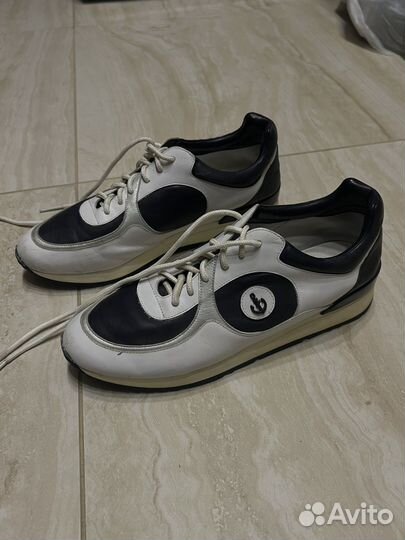 Кроссовки женские классические