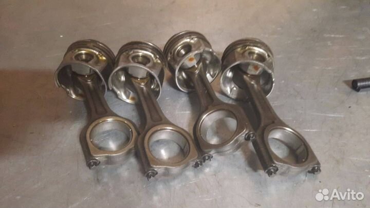 Поршень шатун Peugeot 107 2006