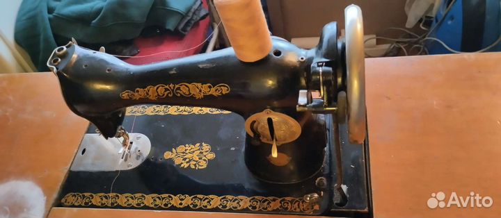 Ножная швейная машинка Подольск 1963 года