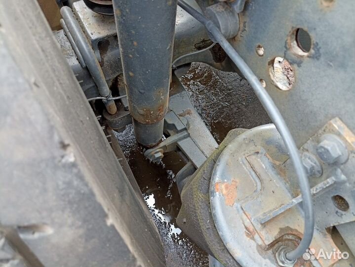 Кронштейн пневморессоры левый