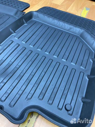 Резиновые ковры в салон Nissan Tiida