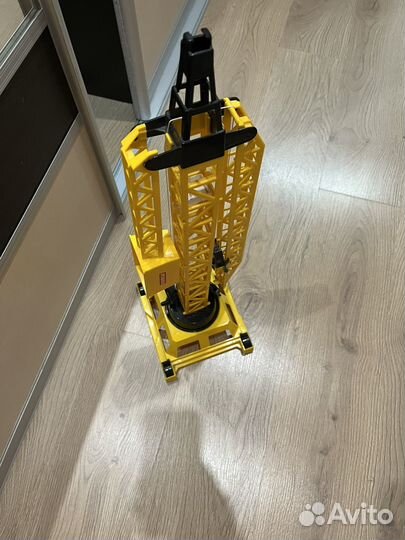 Подъемный кран игрушка