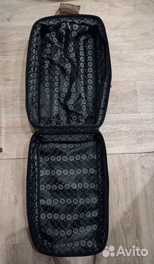 Чемодан дорожный на колесах бу