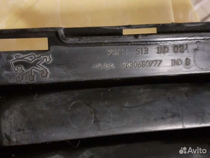 Решетка радиатора peugeot 206