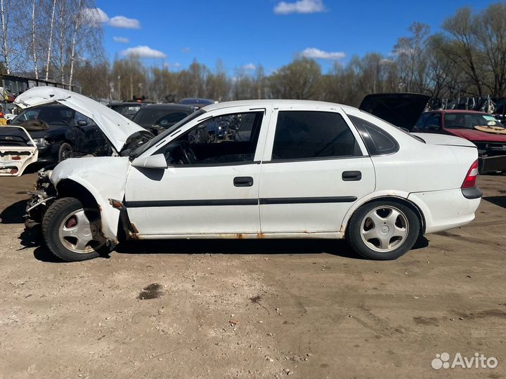 В разборе Opel Vectra B X18XE 1.8 АКПП