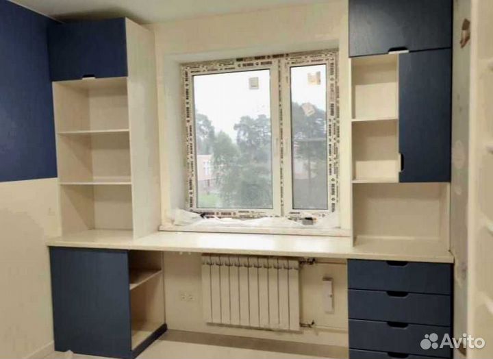 Рабочая зона в углу у окна