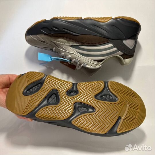 Кроссовки Yeezy 700 новые