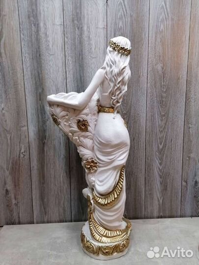 Античные статуи девушек кашпо