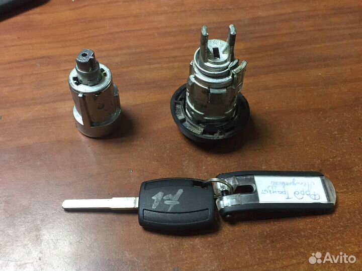 Личинка левой двери Ford Transit C 2015-2021 год