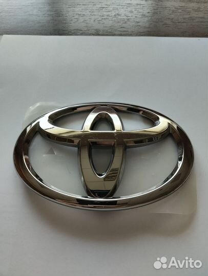 Эмблема Toyota