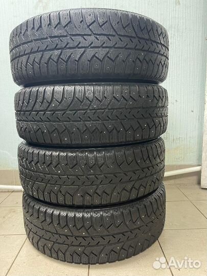 Bridgestone Ice Cruiser 7000 235/65 R17
