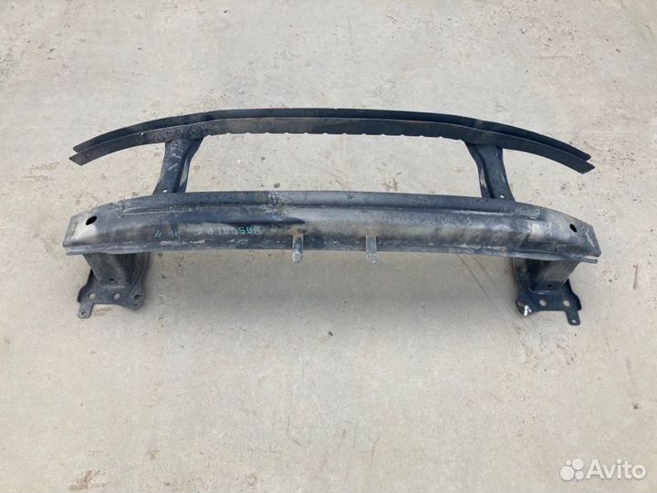 Усилитель переднего бампера передний Volkswagen