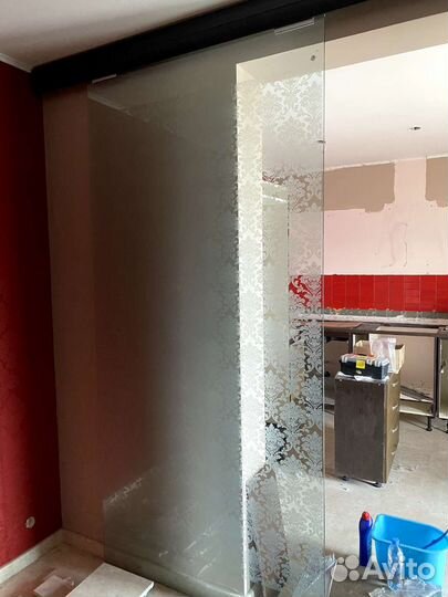 Двери стеклянные раздвижные