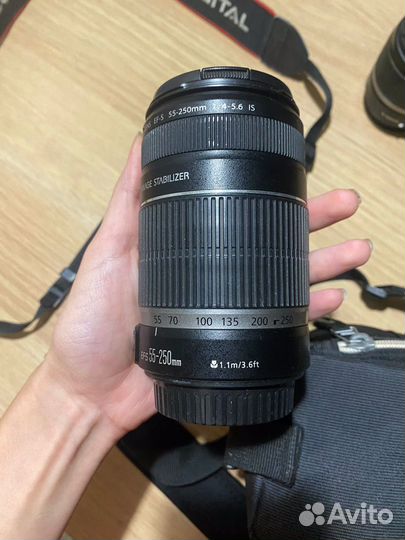 Зеркальный фотоаппарат Canon EOS 550D