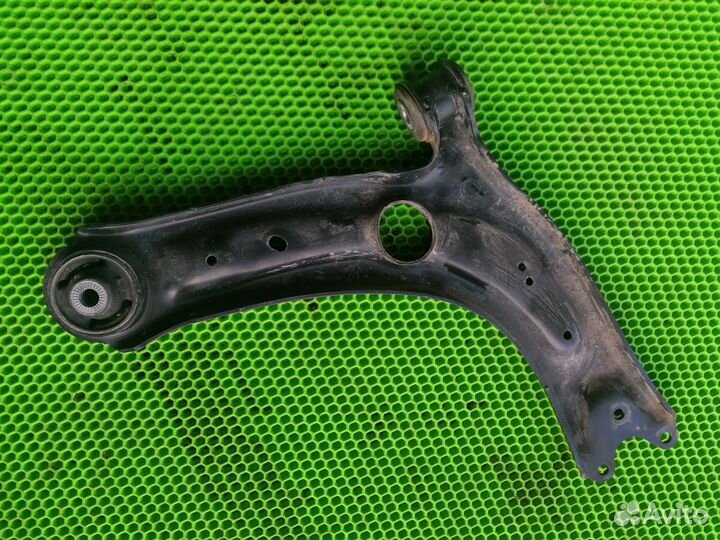 Рычаг левый передний на VW Passat B8 2015-2019