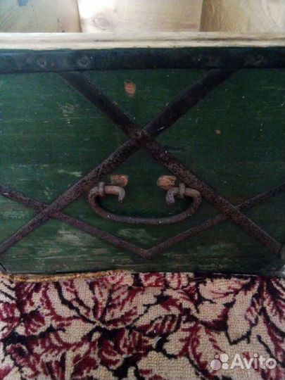 Сундук старинный