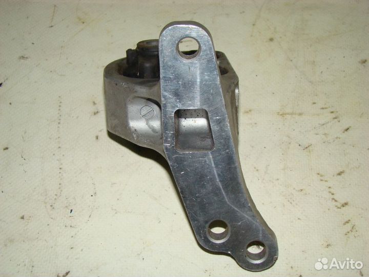 Опора двс F outback 2014 (двс и навесное оборудова